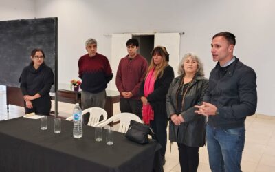 El municipio y la EAyO de la Unse pusieron en marcha un curso de tapicería básica