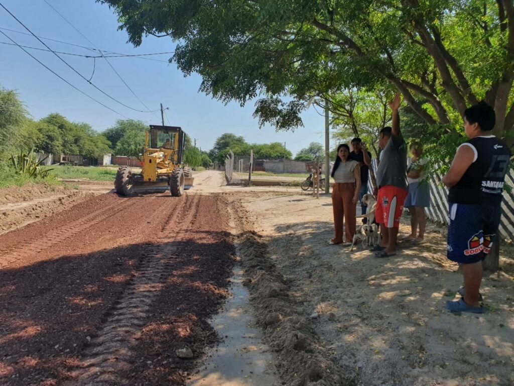 Nuevas veredas, cunetas y mejoras en el barrio Santa Rita